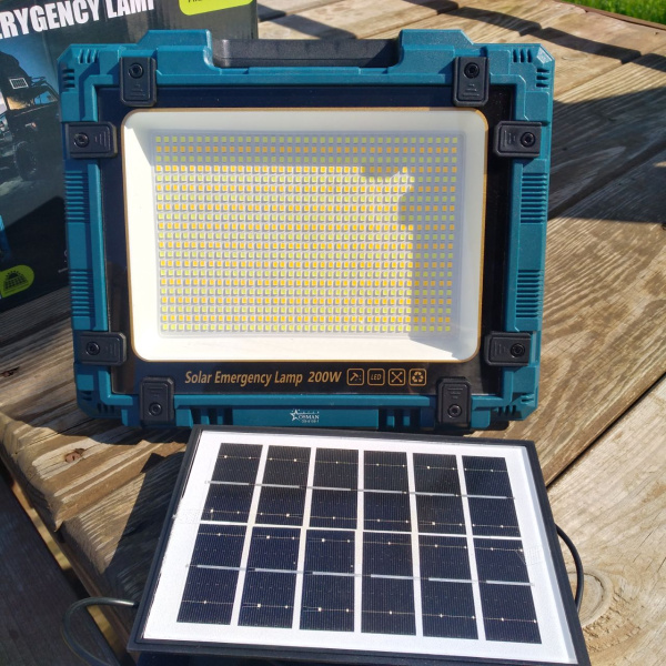 Прожектор - светильник на солнечной батарее Solar Emerygency Lamp 200W, аккумулятор 6х18650 мАч / Power Bank